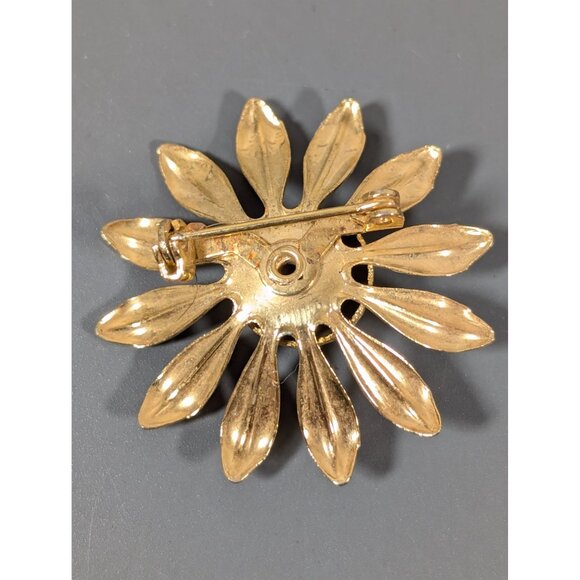 Vintage Gold Tone Daisy Flower Brooch 3D Pin - Picture 5 of 6
